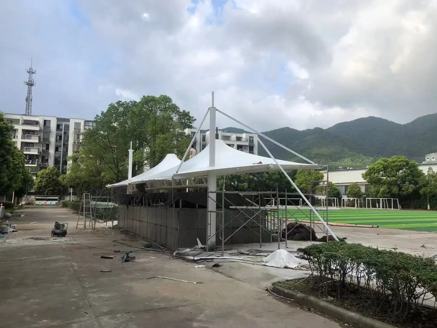 2026年贵州晴隆停车棚球场棚改造纪实：老旧雨棚换新，运维压力怎么降